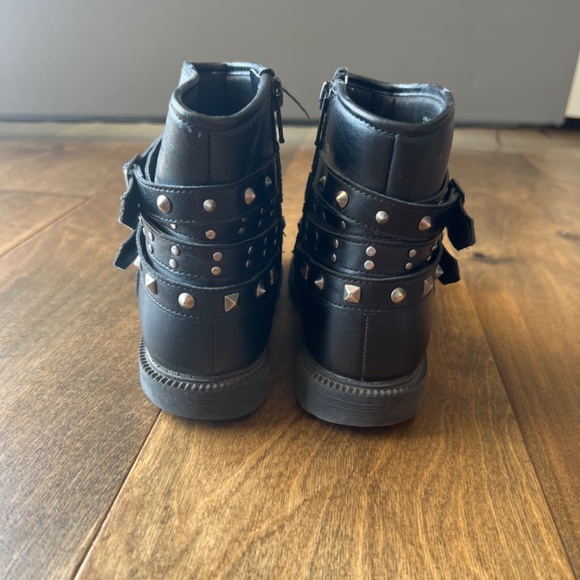 Little Girl’s Black Booties - Picture 3 of 8